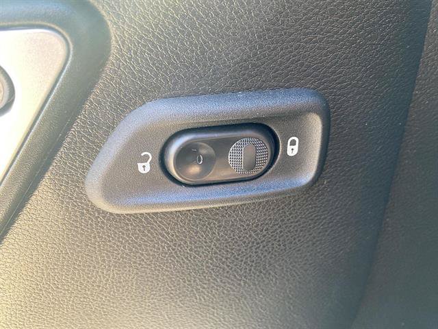 Used 2017 Jeep Wrangler Unlimited Sahara w/ Connectivity Group AWD/4WD image 46