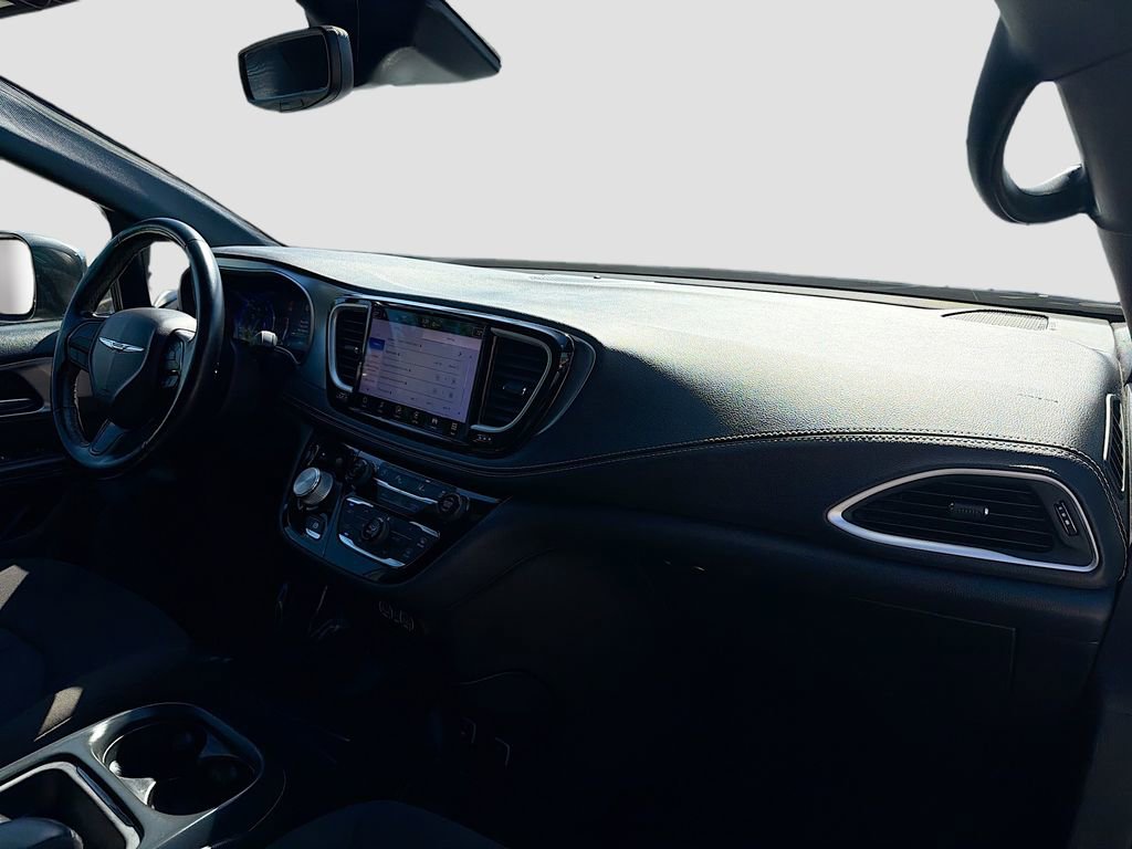 Used 2021 Chrysler Pacifica Touring w/ S Appearance Package image 32