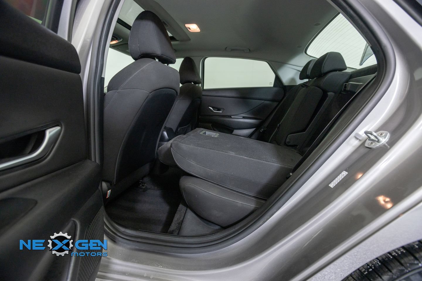 Used 2021 Hyundai Elantra SEL w/ Convenience + Premium Package FWD image 28