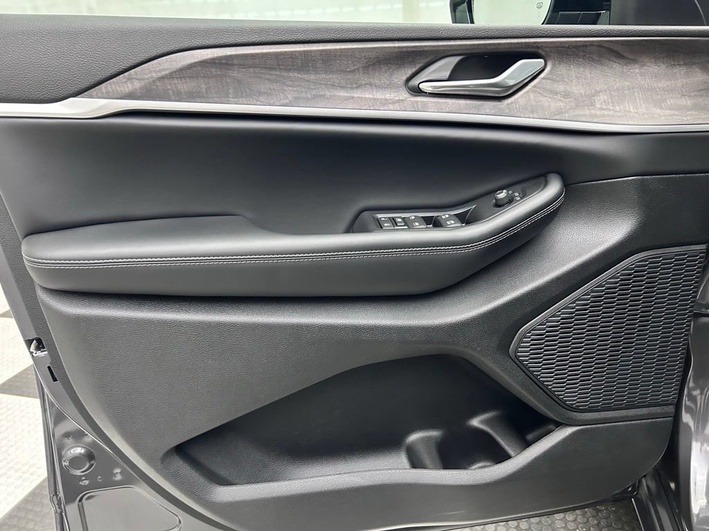 New 2026 Jeep Grand Cherokee L 4WD image 10