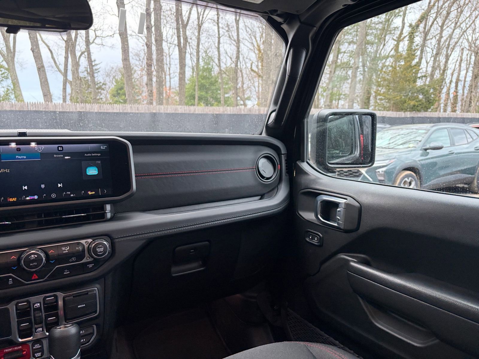 Used 2025 Jeep Wrangler Unlimited Rubicon AWD/4WD image 35