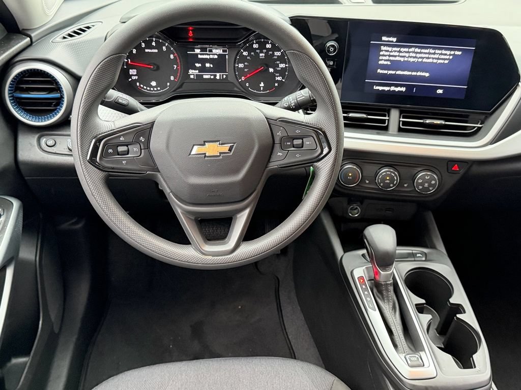Used 2025 Chevrolet Trax LS w/ LS Convenience Package FWD image 12
