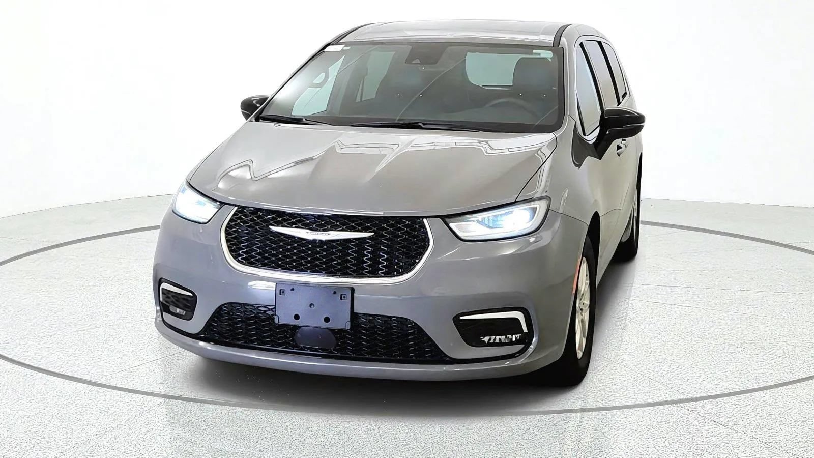 Used 2025 Chrysler Pacifica Select FWD image 3