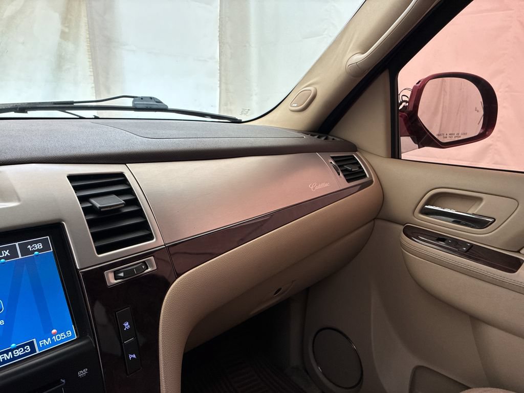 Used 2010 Cadillac Escalade Premium AWD/4WD image 23