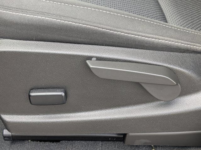 Used 2022 Chevrolet Colorado LT RWD image 19