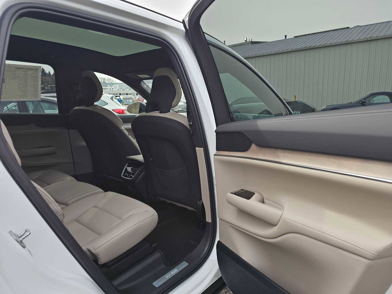 New 2026 Volvo EX90 Ultra image 14