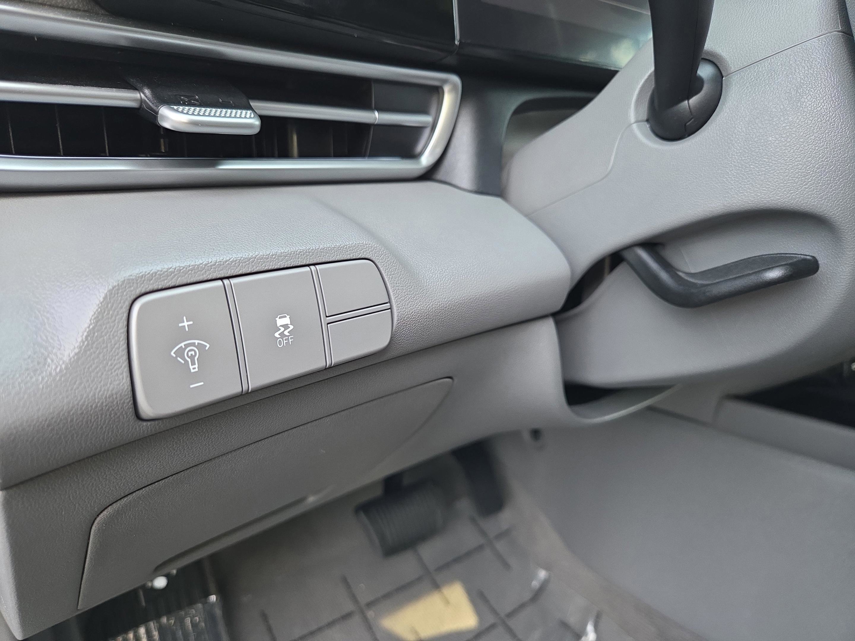 Used 2025 Hyundai Elantra SEL image 26