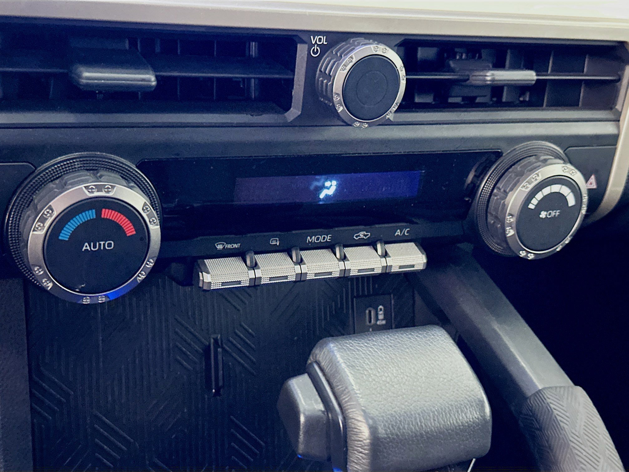 Used 2024 Toyota Tacoma TRD Off-Road image 24