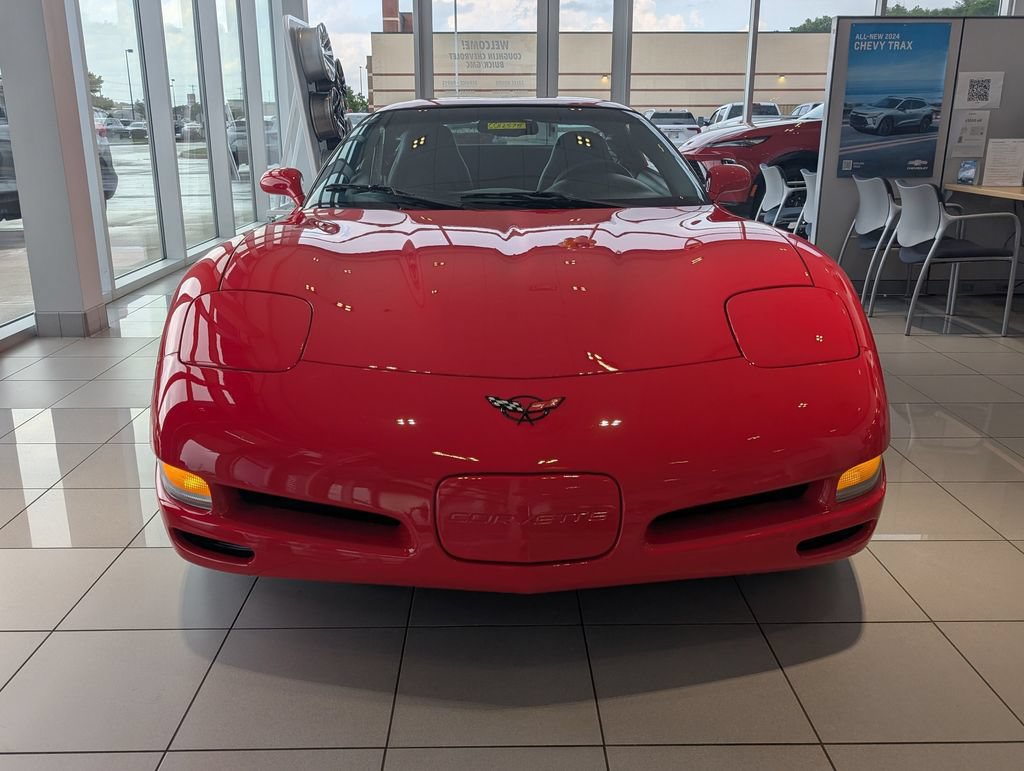 Used 2004 Chevrolet Corvette Coupe RWD image 2