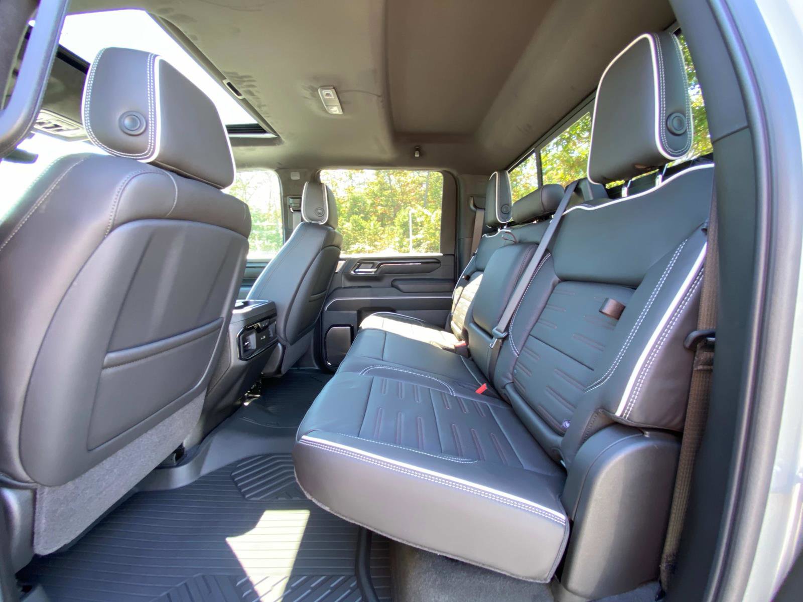 Used 2025 GMC Sierra 2500 AT4X w/ AT4X AEV Edition image 14