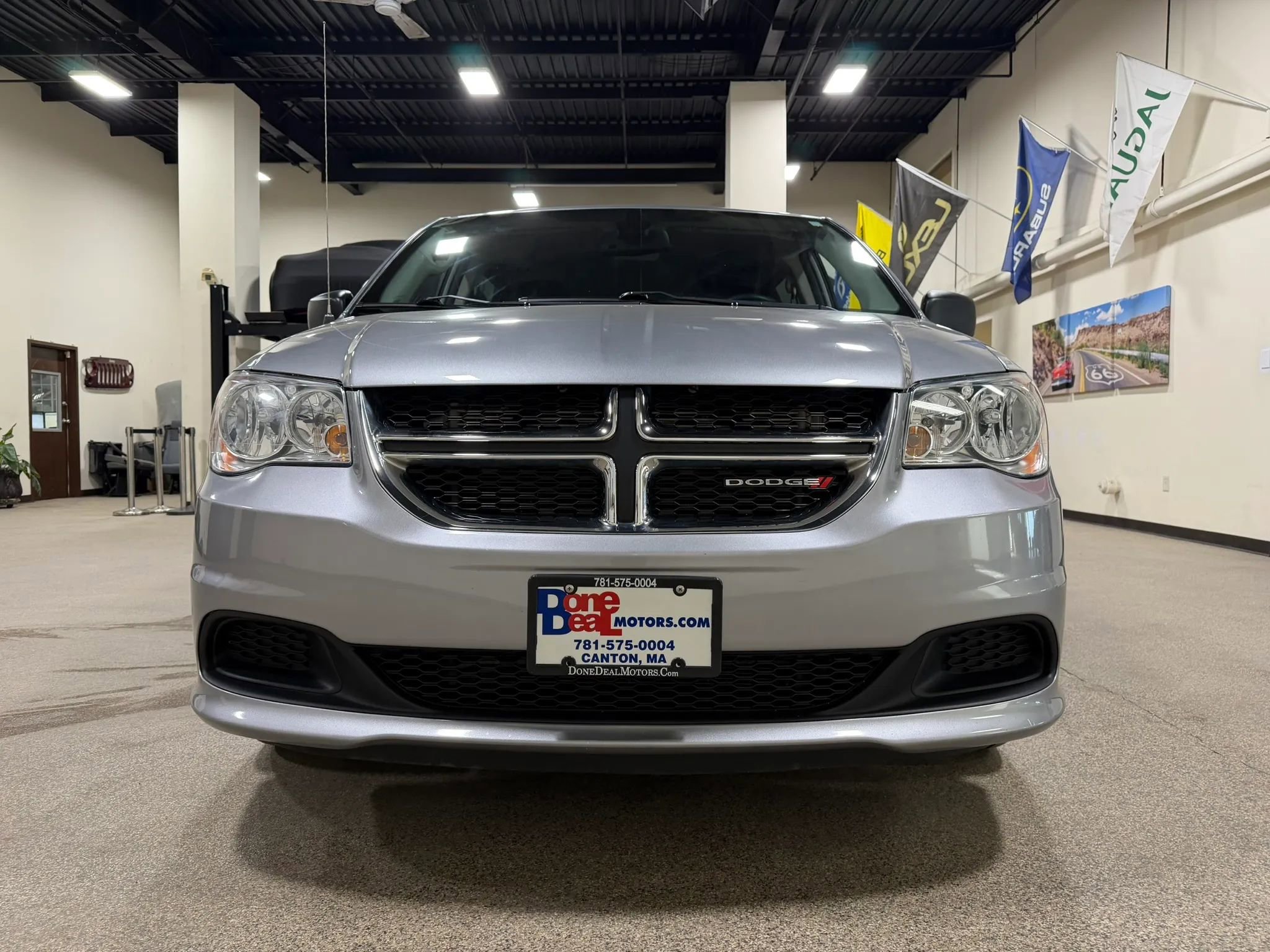 Used 2019 Dodge Grand Caravan SE image 2