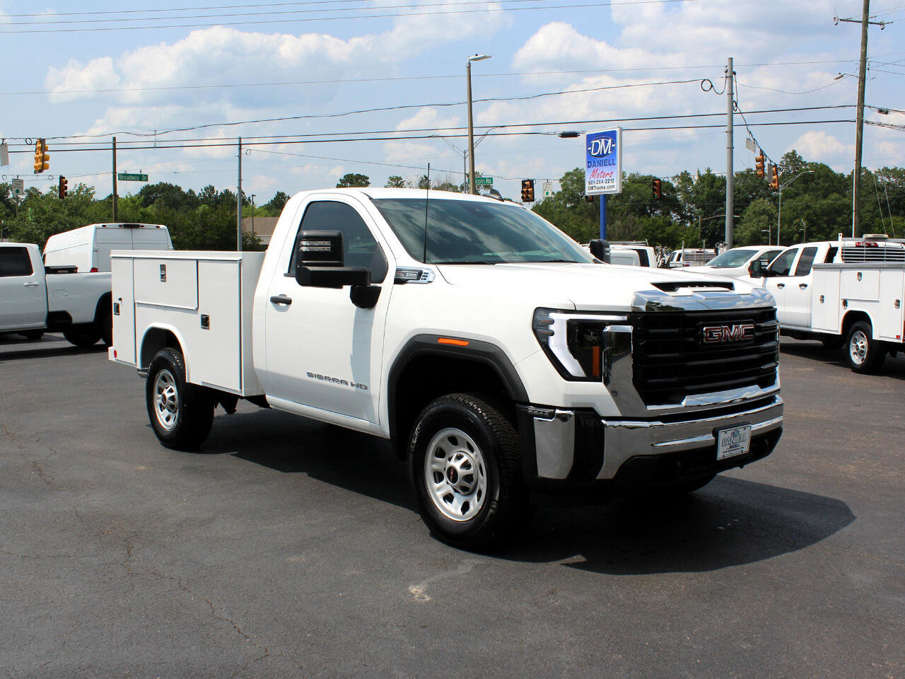 Used 2024 GMC Sierra 3500 Pro w/ Convenience Package image 6