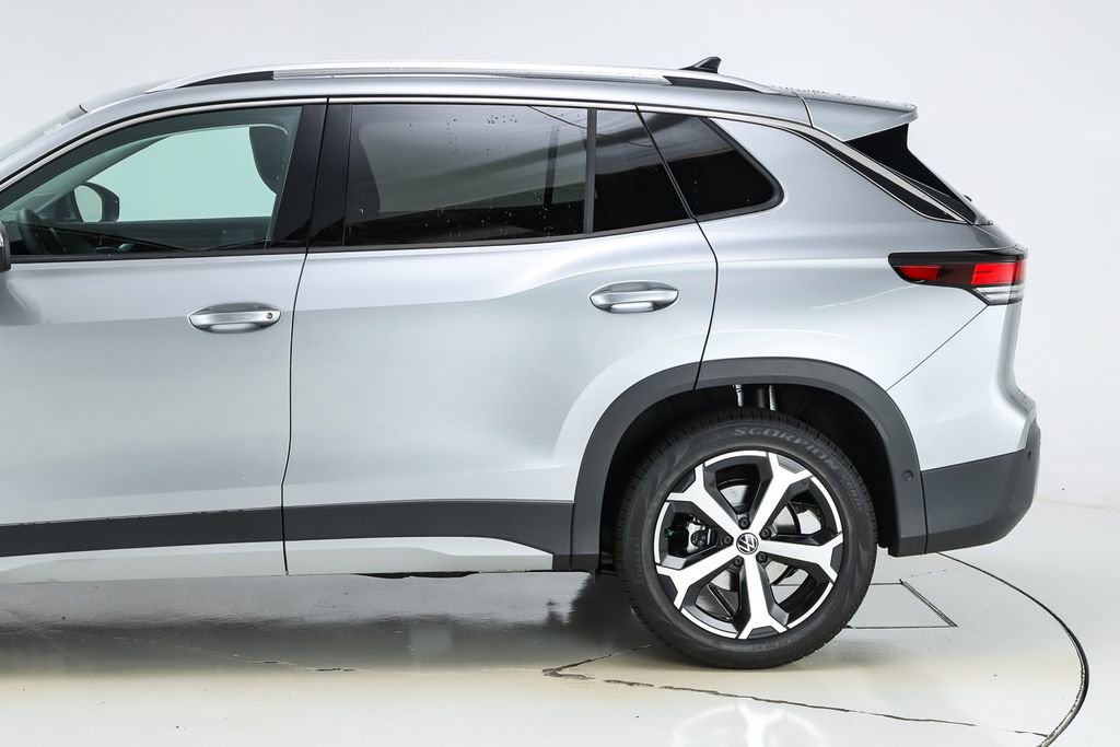 New 2026 Volkswagen Tiguan SE FWD image 42