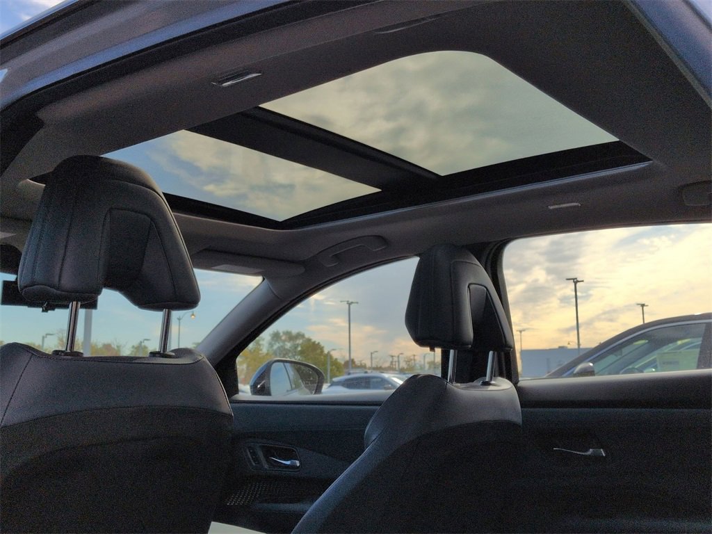 Used 2024 Nissan Ariya AWD image 18