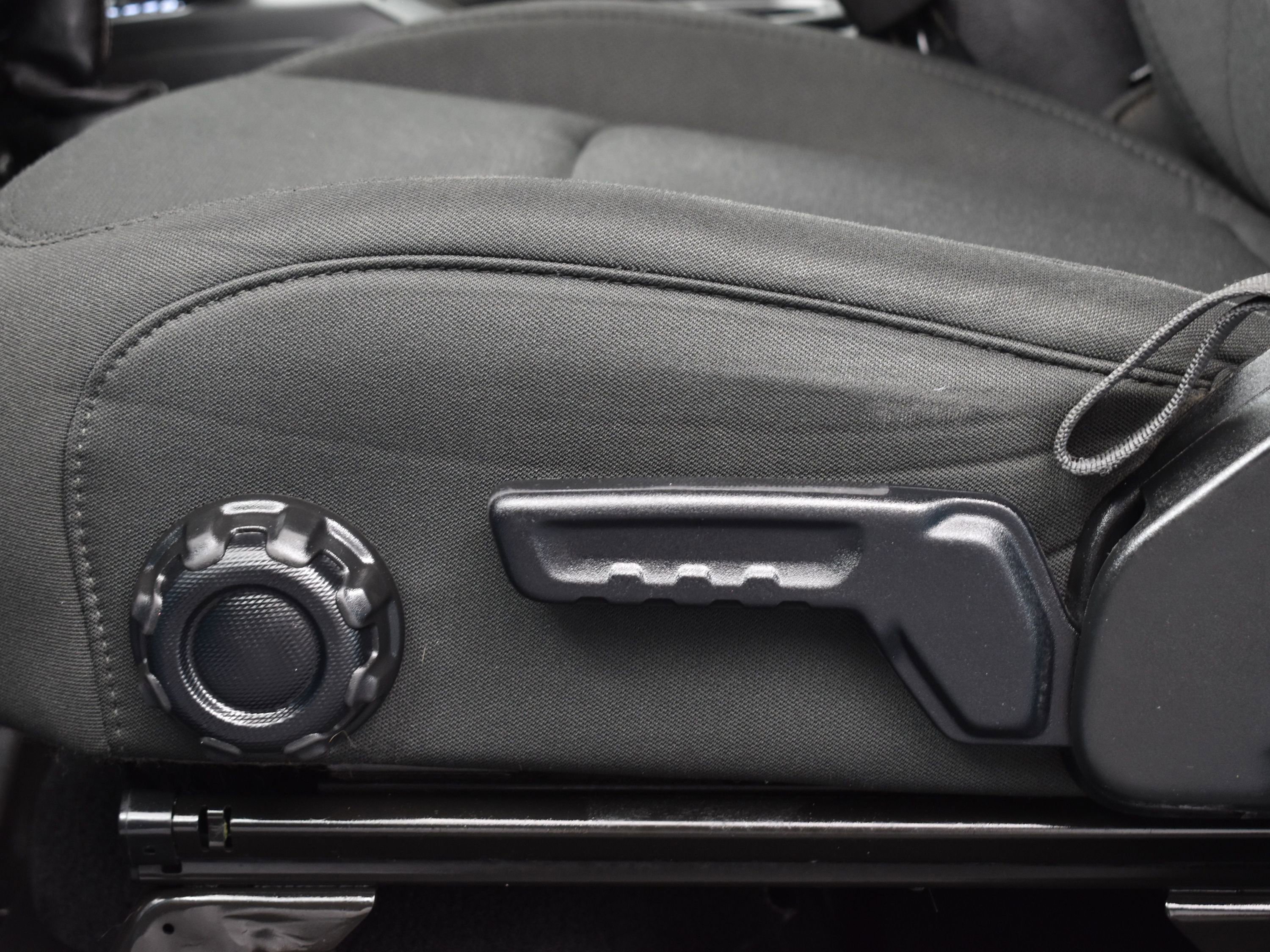 Used 2020 Jeep Wrangler Unlimited Sahara image 9