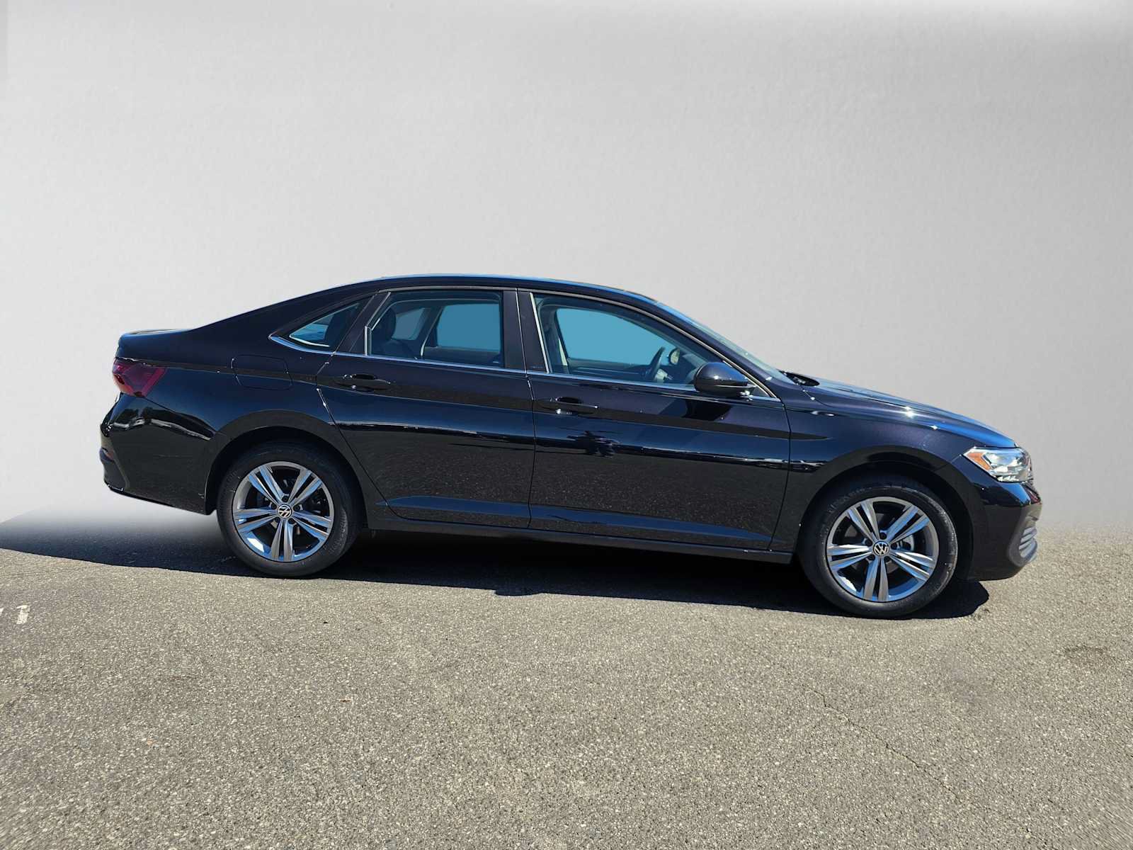 Used 2023 Volkswagen Jetta SE FWD image 2