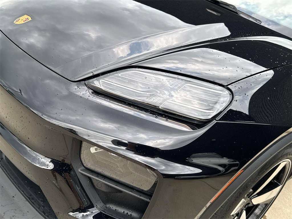 Used 2025 Porsche Macan 4S Electric image 11