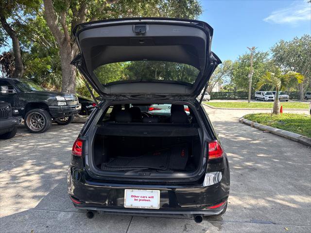 Used 2017 Volkswagen GTI SE FWD image 19