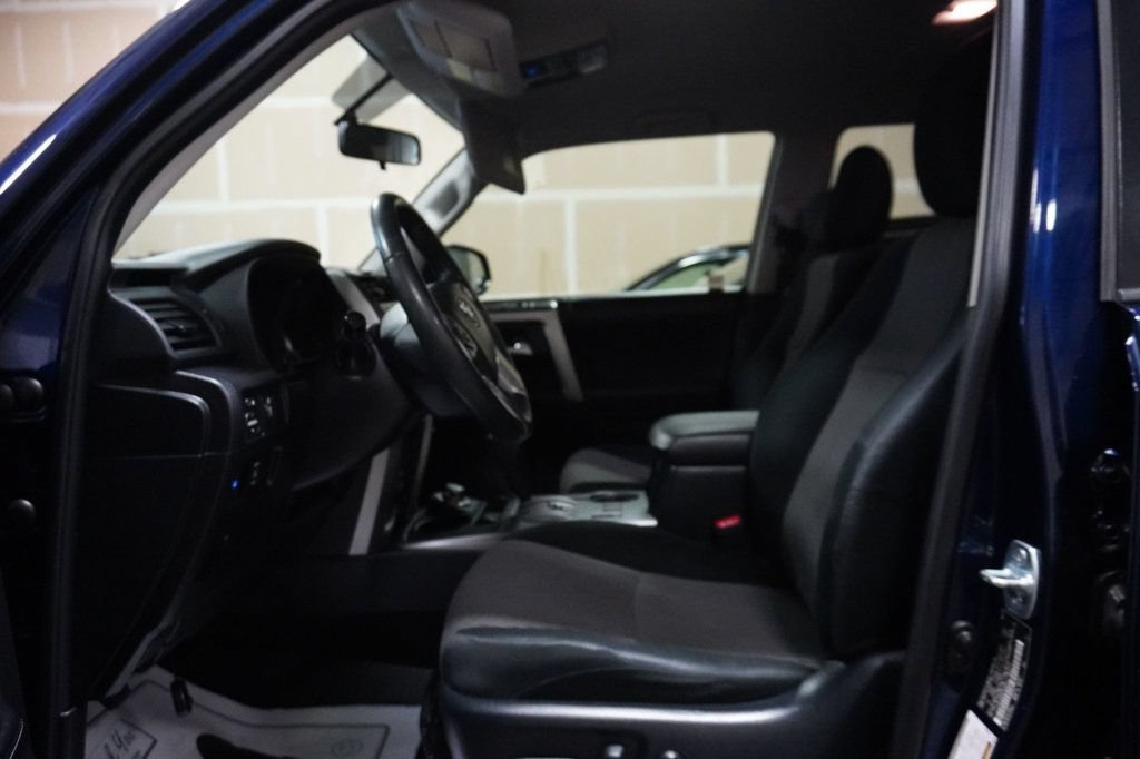 Used 2017 Toyota 4Runner SR5 AWD/4WD image 12
