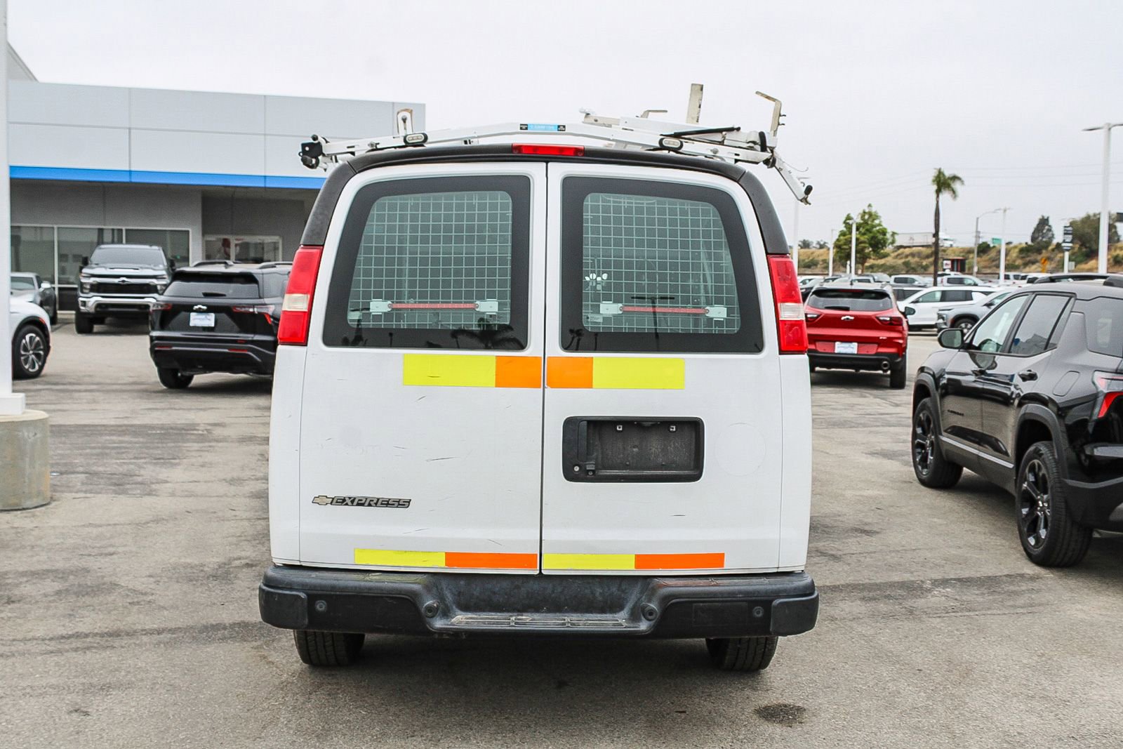 Used 2018 Chevrolet Express 2500 w/ Driver Convenience Package RWD image 8