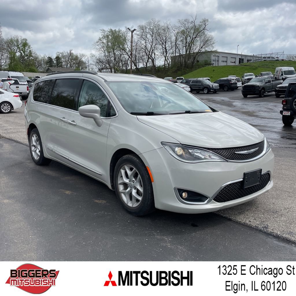 Used 2017 Chrysler Pacifica Touring-L w/ Tire & Wheel Group