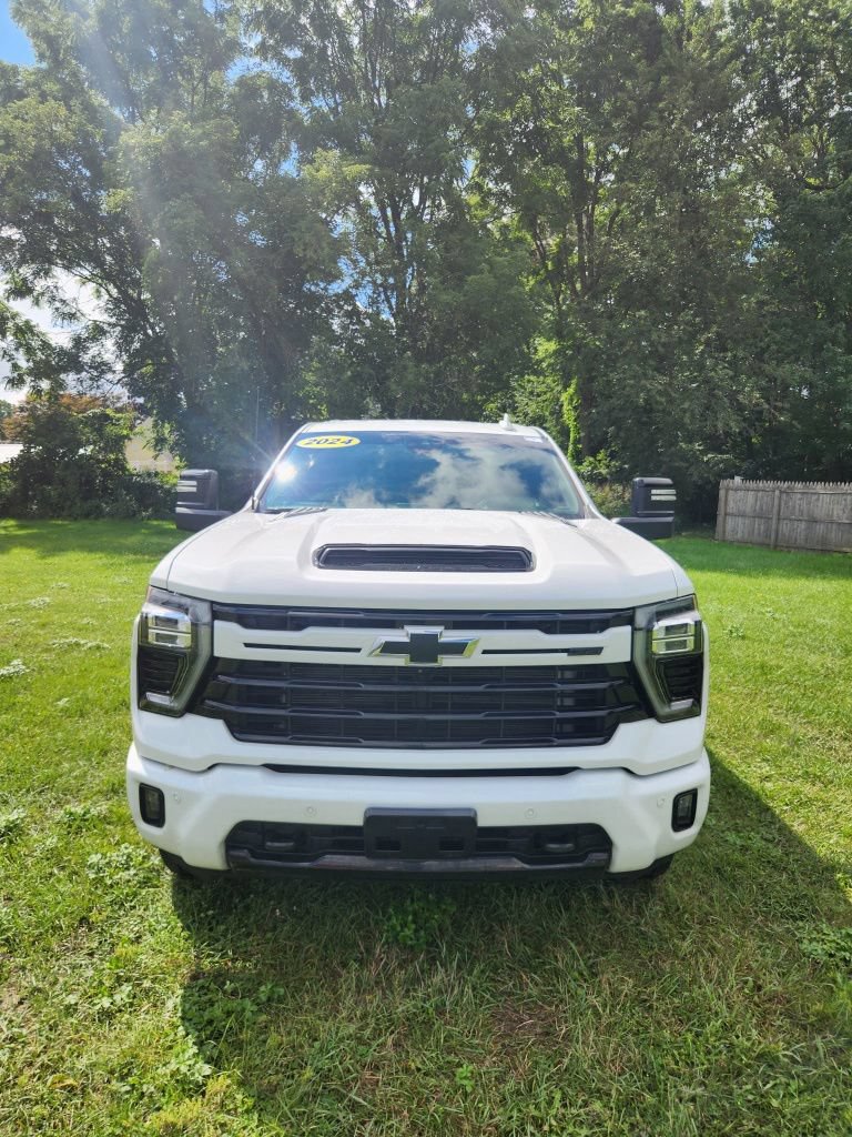 Used 2024 Chevrolet Silverado 2500 LTZ w/ LTZ Plus Package AWD/4WD image 3