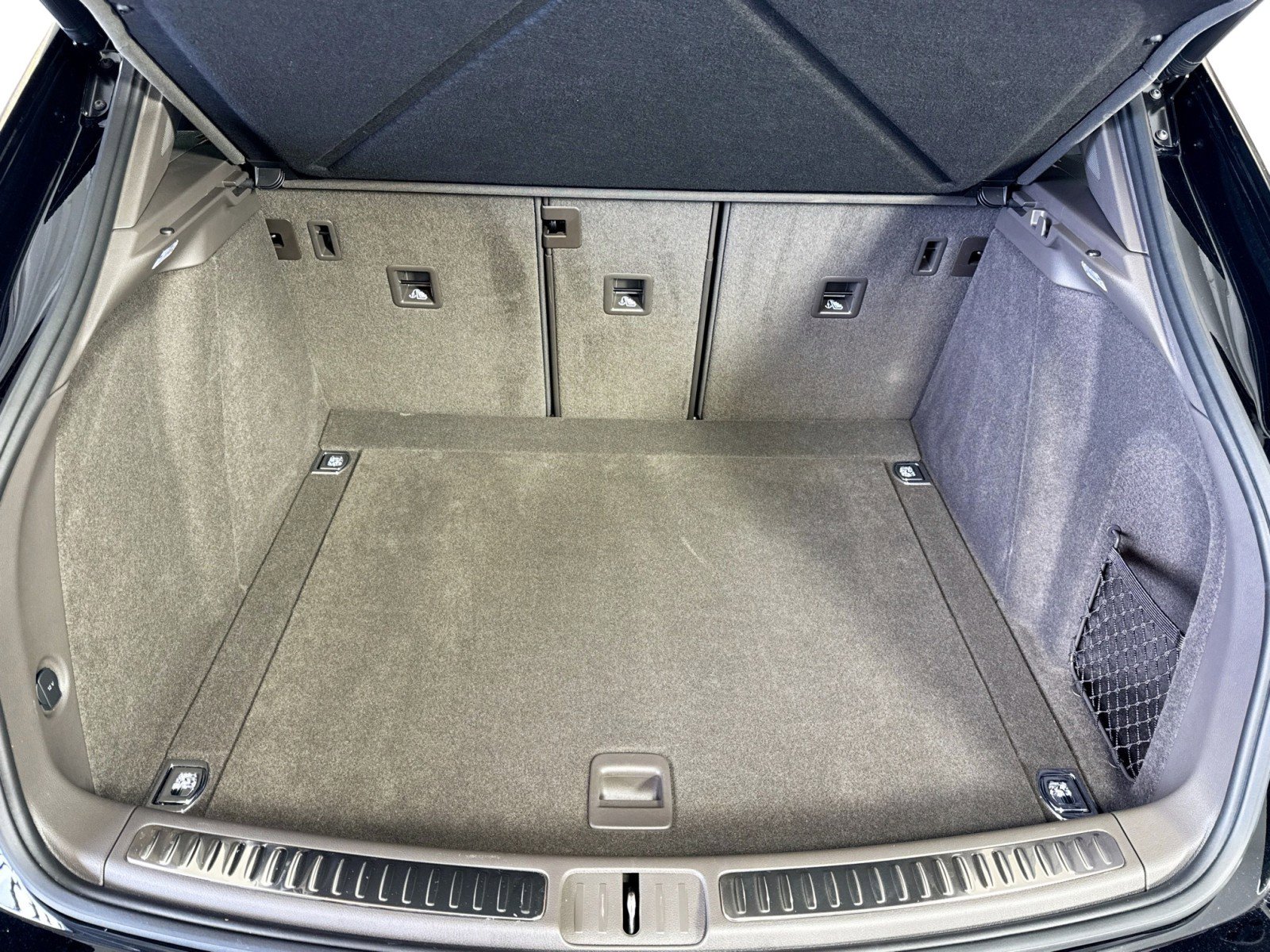 Certified 2025 Porsche Macan image 22