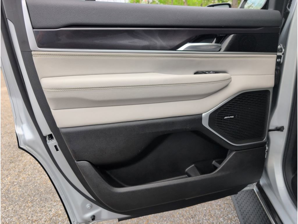 Used 2023 Jeep Wagoneer 4WD image 33