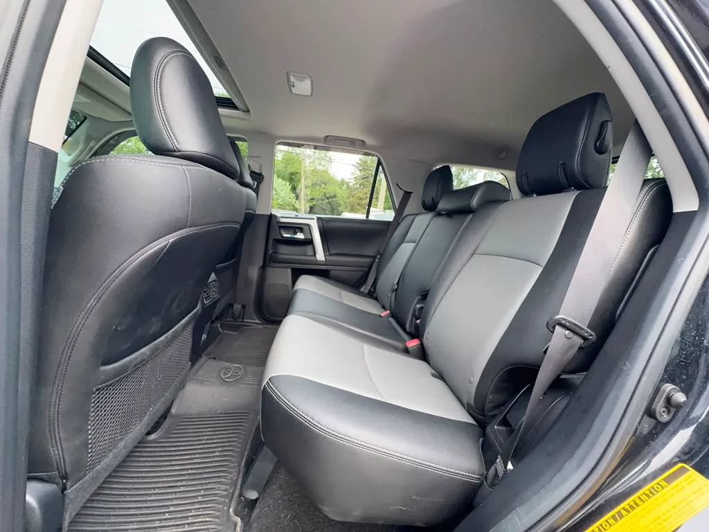 Used 2021 Toyota 4Runner SR5 Premium w/ Moonroof Package AWD/4WD image 11