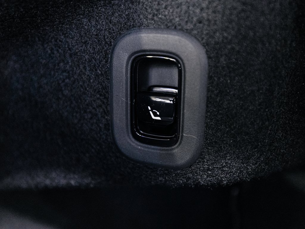 Used 2024 Mercedes-Benz CLE 450 4MATIC Cabriolet image 32