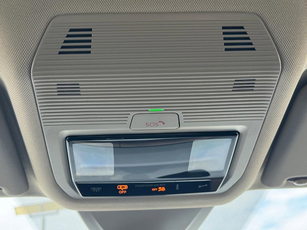 Used 2025 Volkswagen Atlas SE image 19