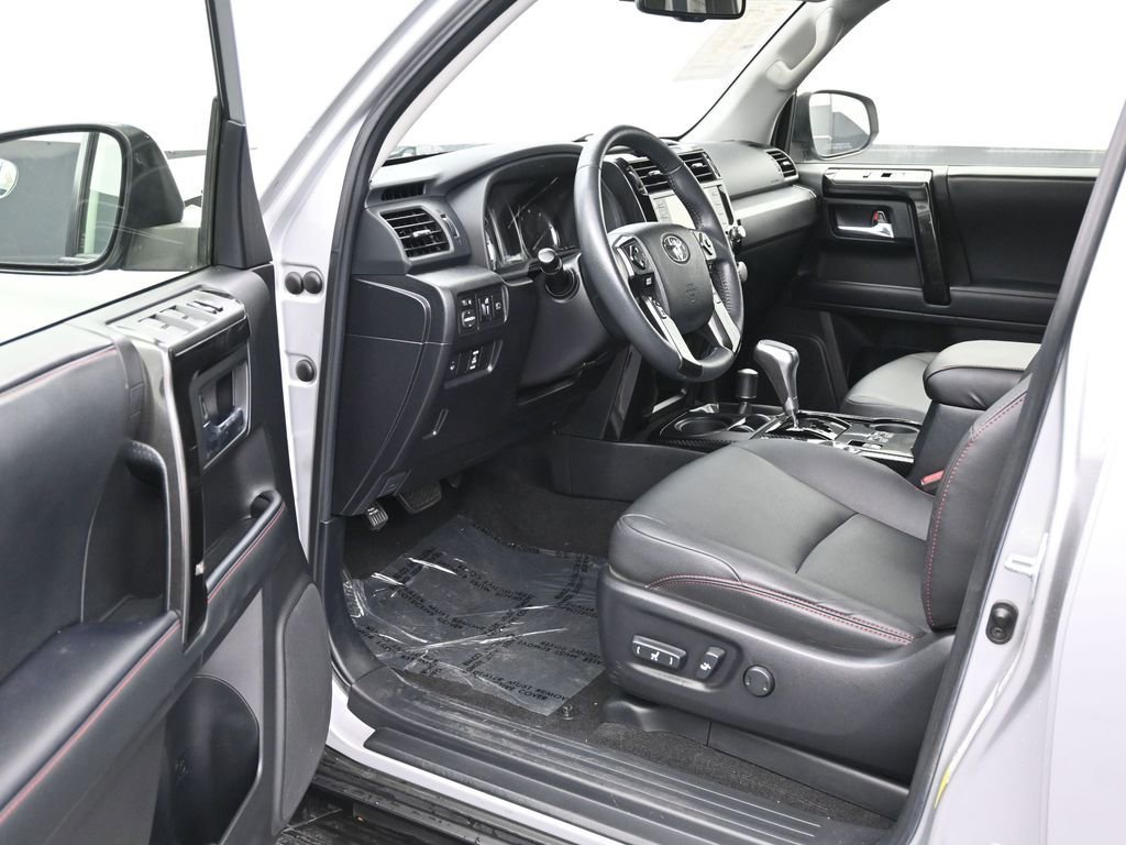 Used 2020 Toyota 4Runner TRD Off-Road Premium w/ Moonroof Package AWD/4WD image 11