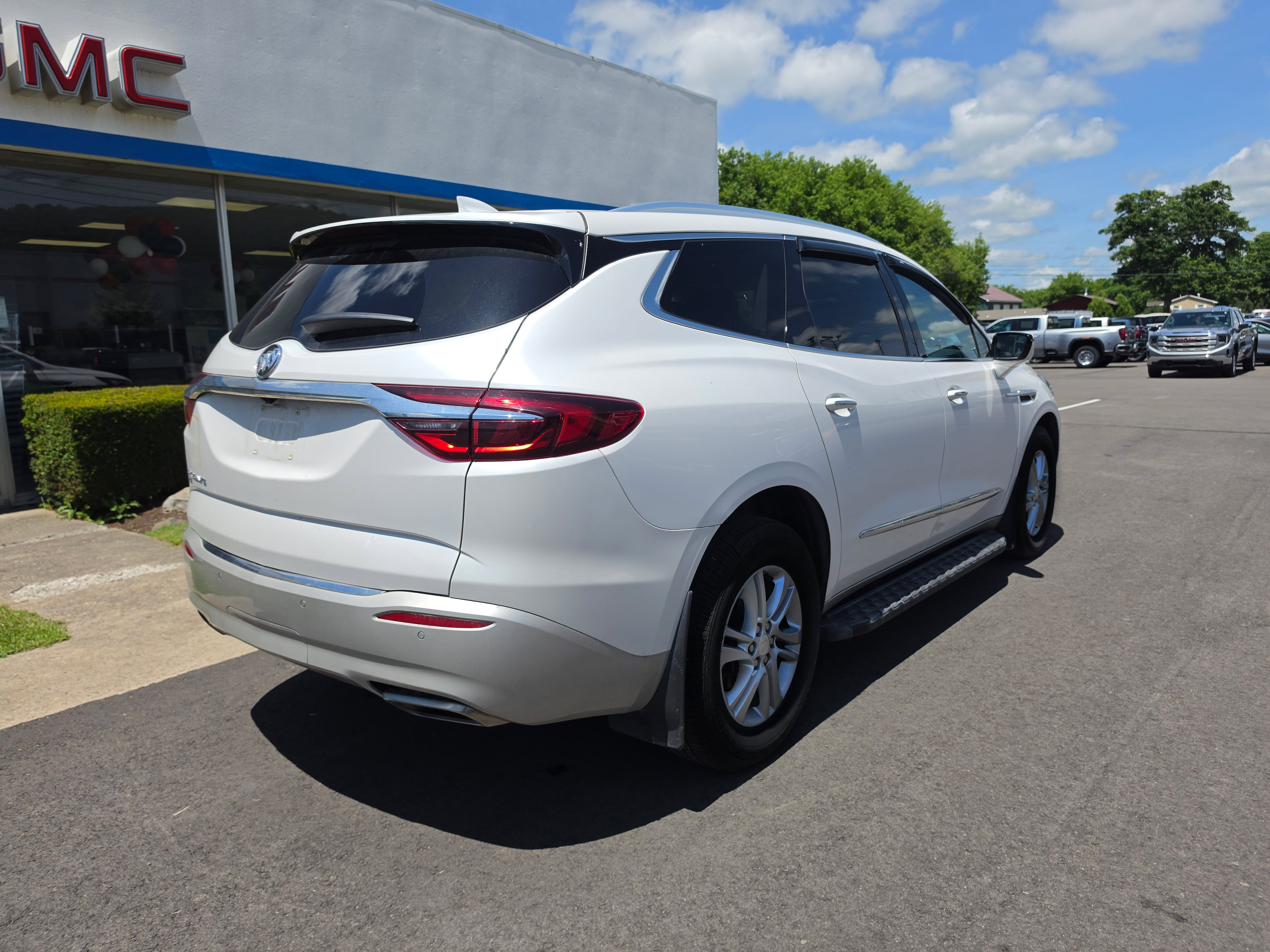 Used 2021 Buick Enclave Essence AWD/4WD image 3