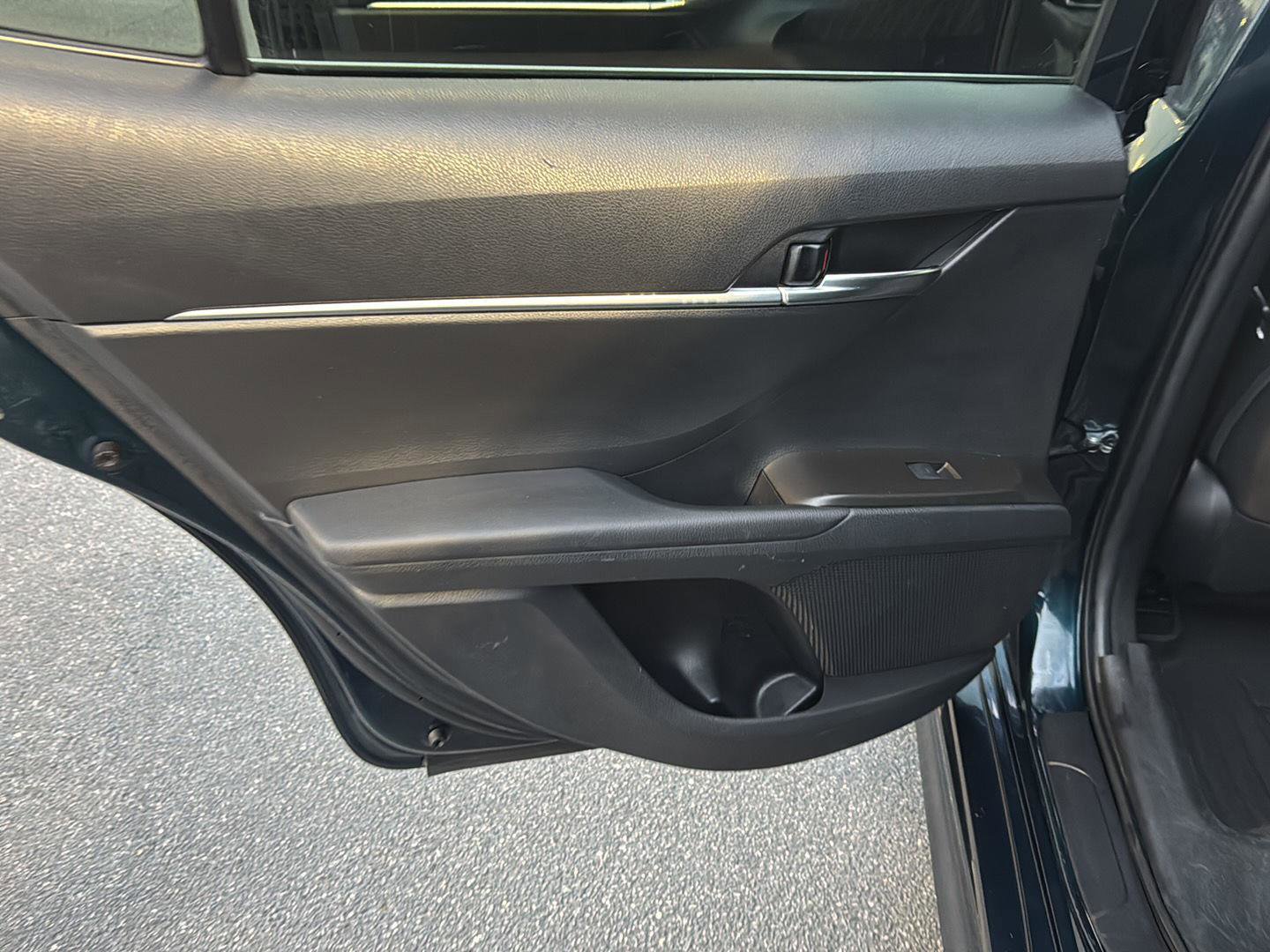 Certified 2021 Toyota Camry SE image 15