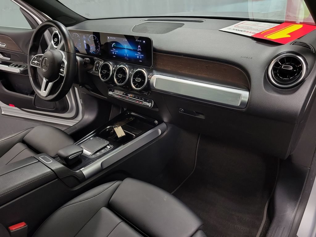 Used 2021 Mercedes-Benz GLB 250 w/ Premium Package image 23