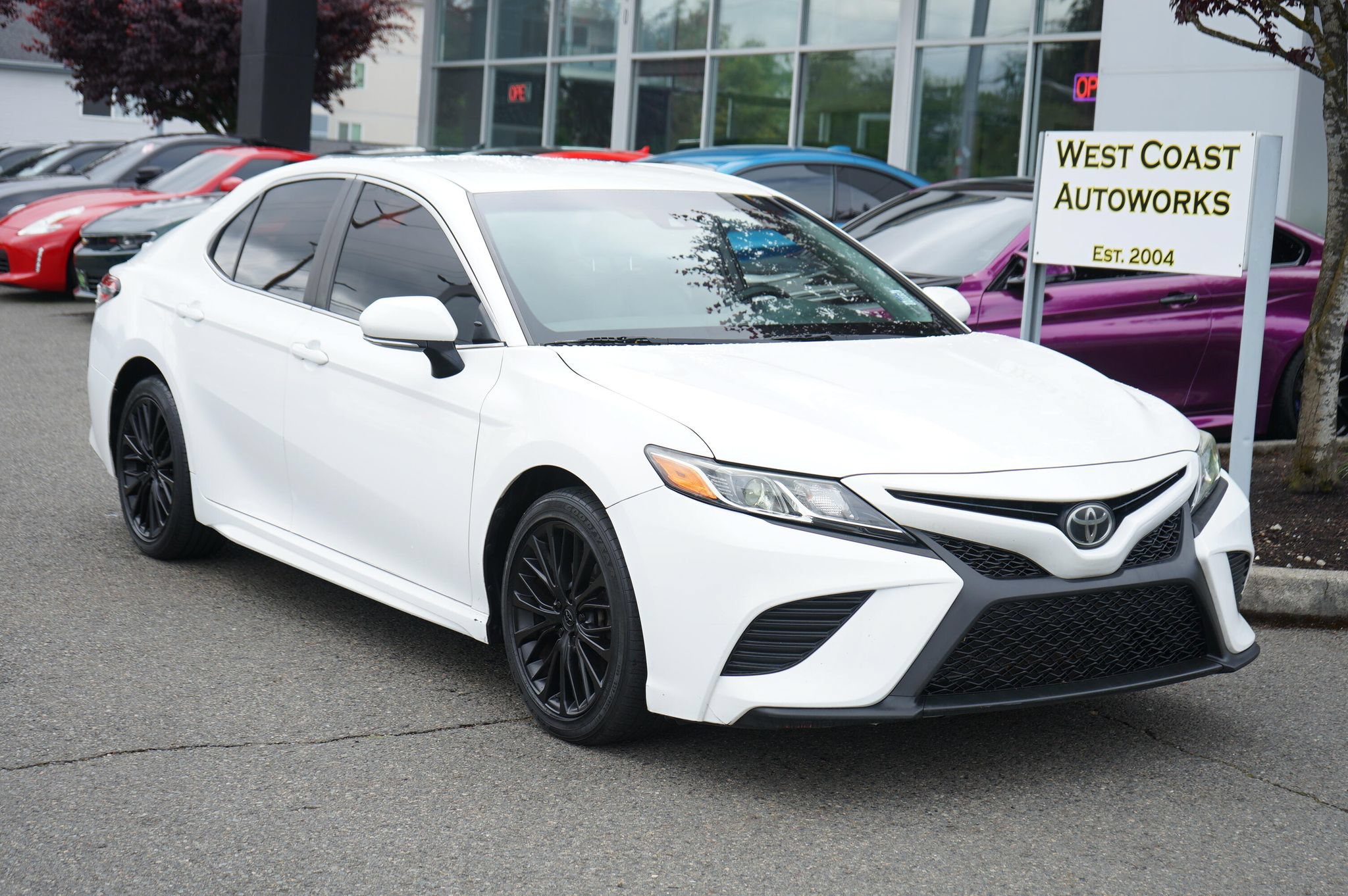 Used 2018 Toyota Camry SE w/ Convenience Package FWD image 7