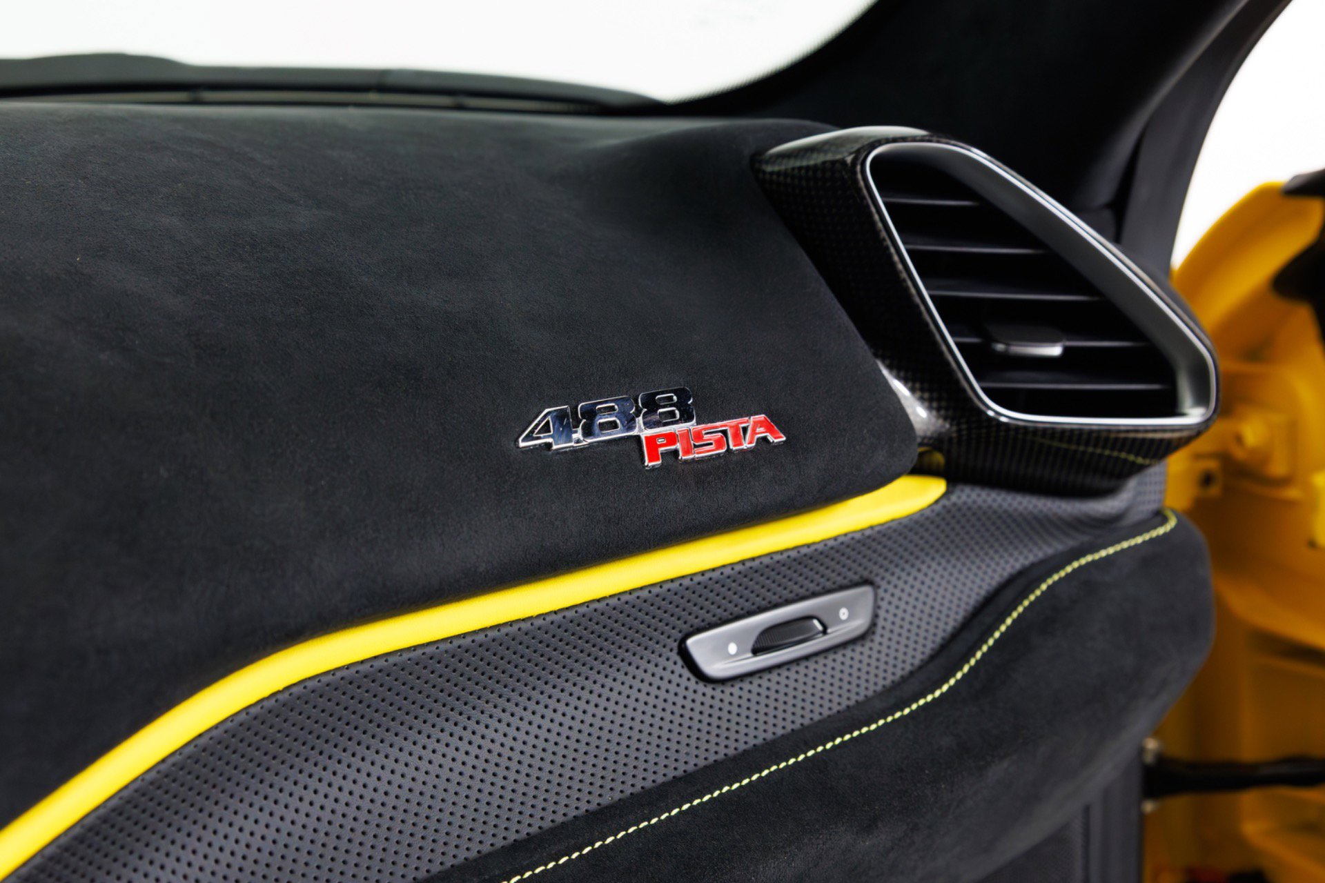 Used 2020 Ferrari 488 Pista image 35