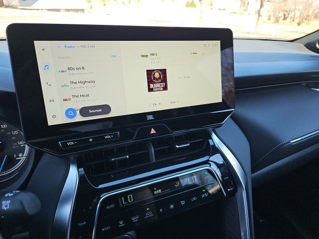 Used 2024 Toyota Venza XLE image 23