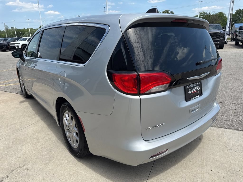 Used 2023 Chrysler Voyager LX FWD image 7
