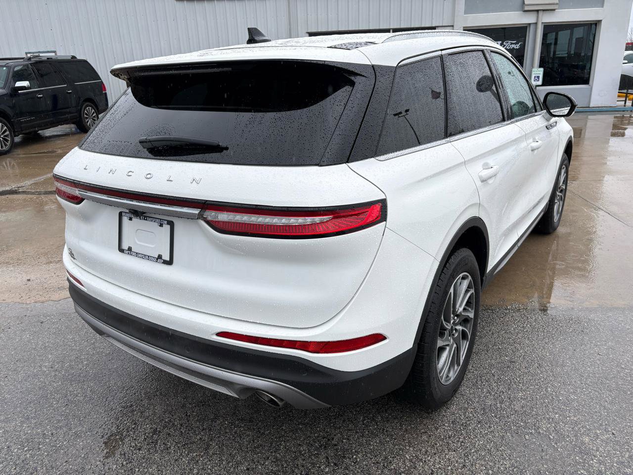 Used 2022 Lincoln Corsair AWD w/ Equipment Group 101A image 3