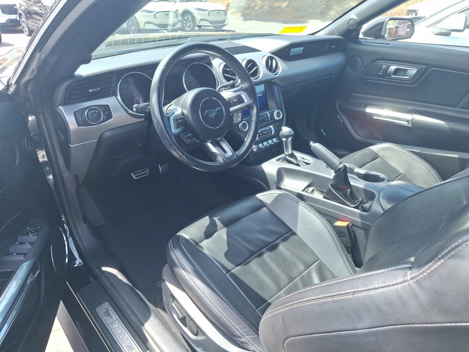 Used 2022 Ford Mustang Premium RWD image 11