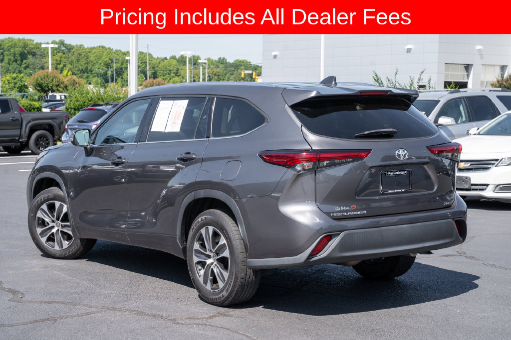 Used 2021 Toyota Highlander XLE FWD image 3