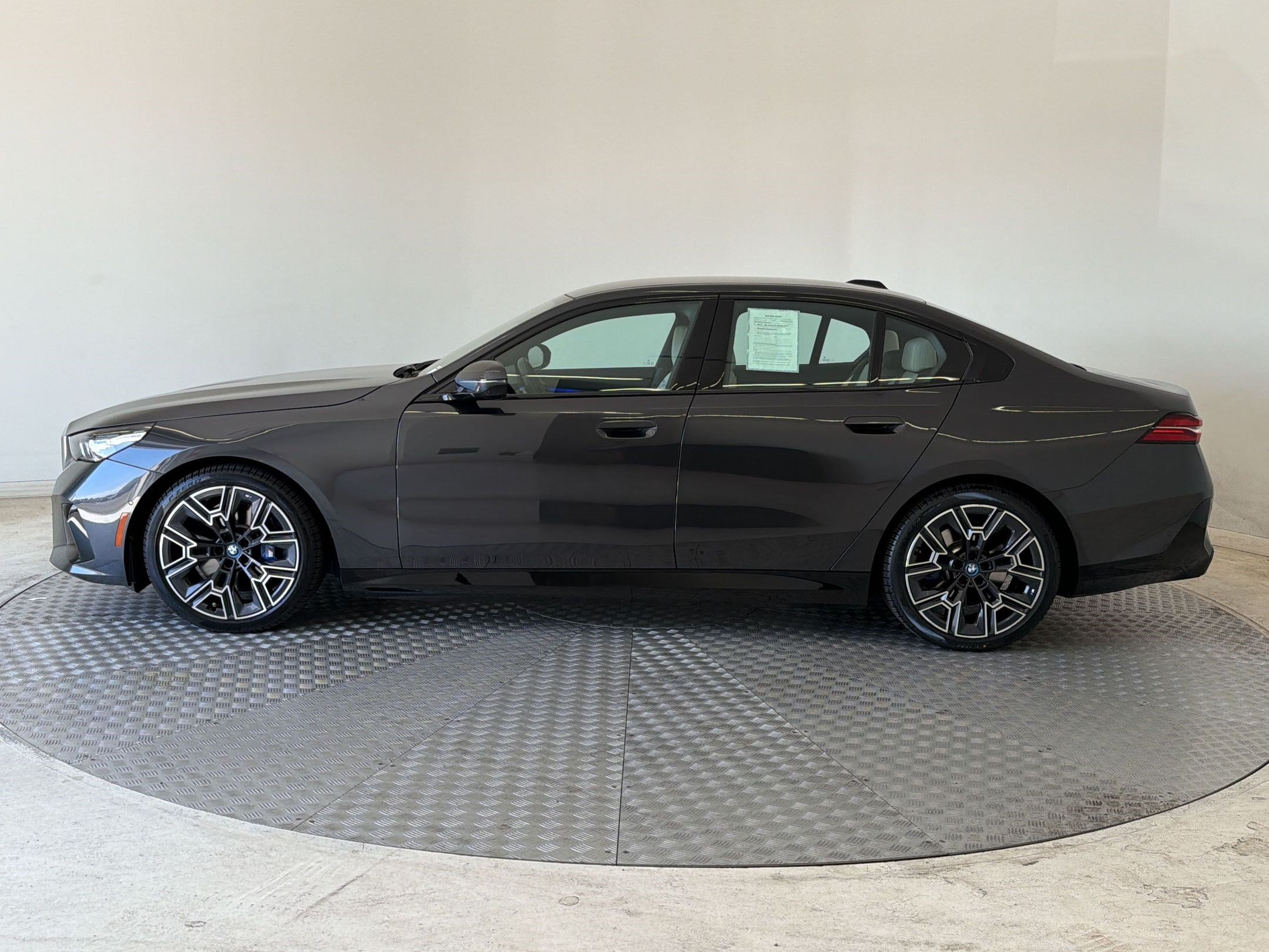 Used 2024 BMW i5 eDrive40i w/ M Sport Package RWD image 2