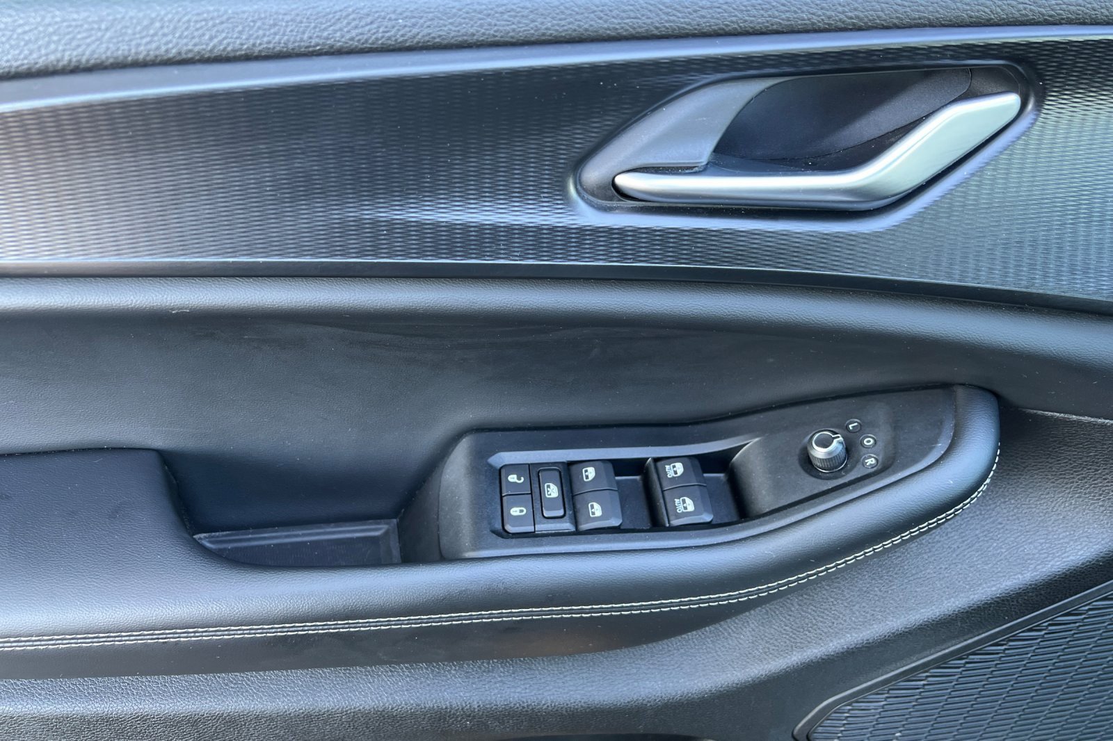 Used 2023 Jeep Grand Cherokee L Laredo image 8