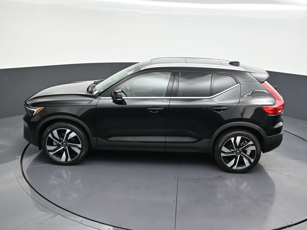 Certified 2023 Volvo XC40 B5 Ultimate w/ Protection Package image 17