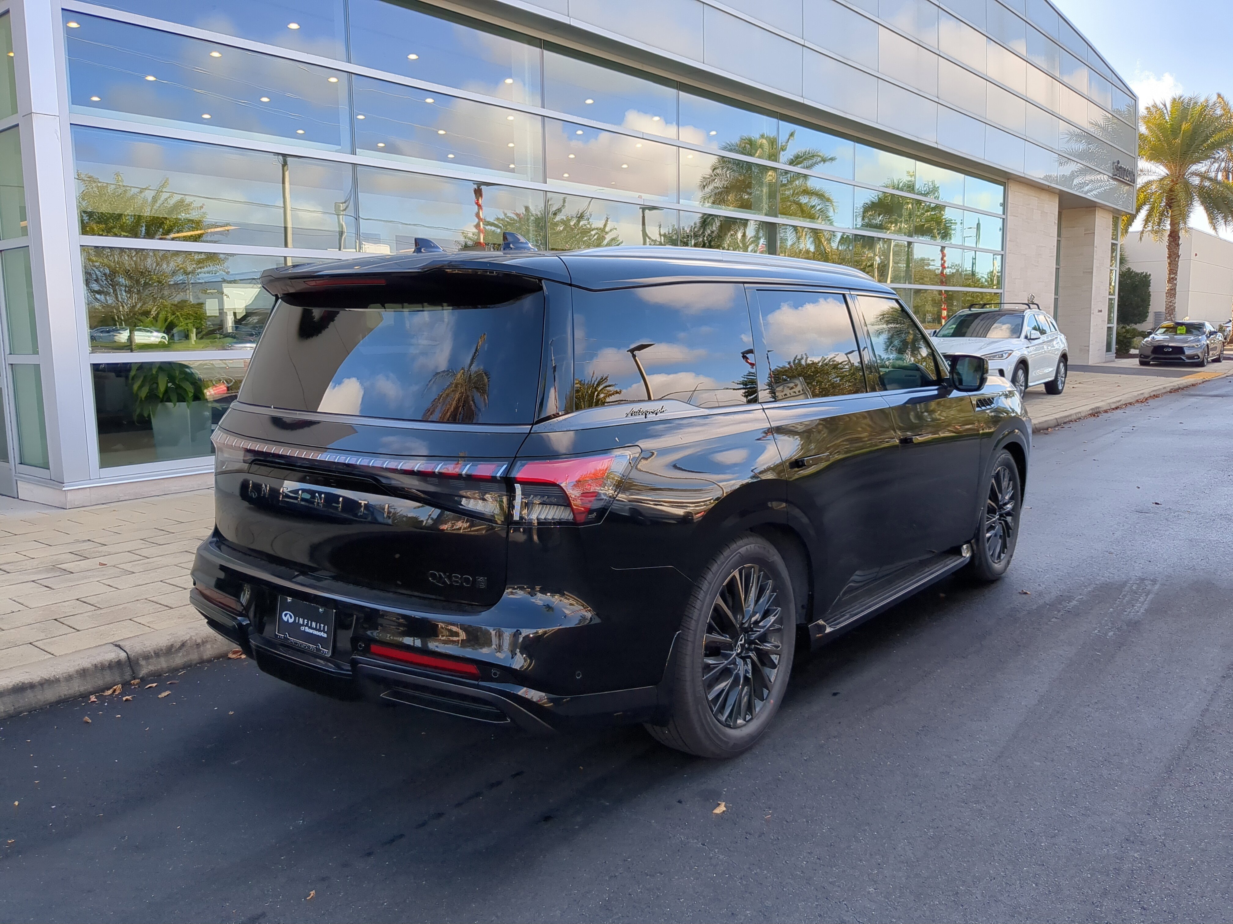New 2026 INFINITI QX80 Autograph w/ Premium Cargo Package image 4