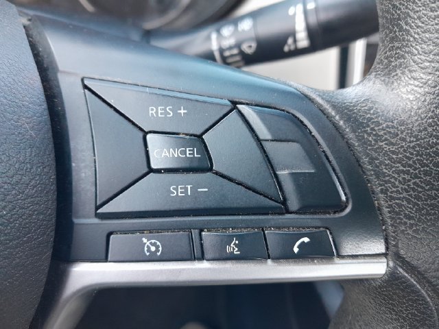 Used 2021 Nissan Versa SV FWD image 8