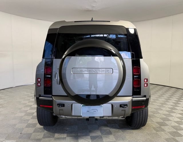 Used 2025 Land Rover Defender 110 X-Dynamic SE AWD/4WD image 3