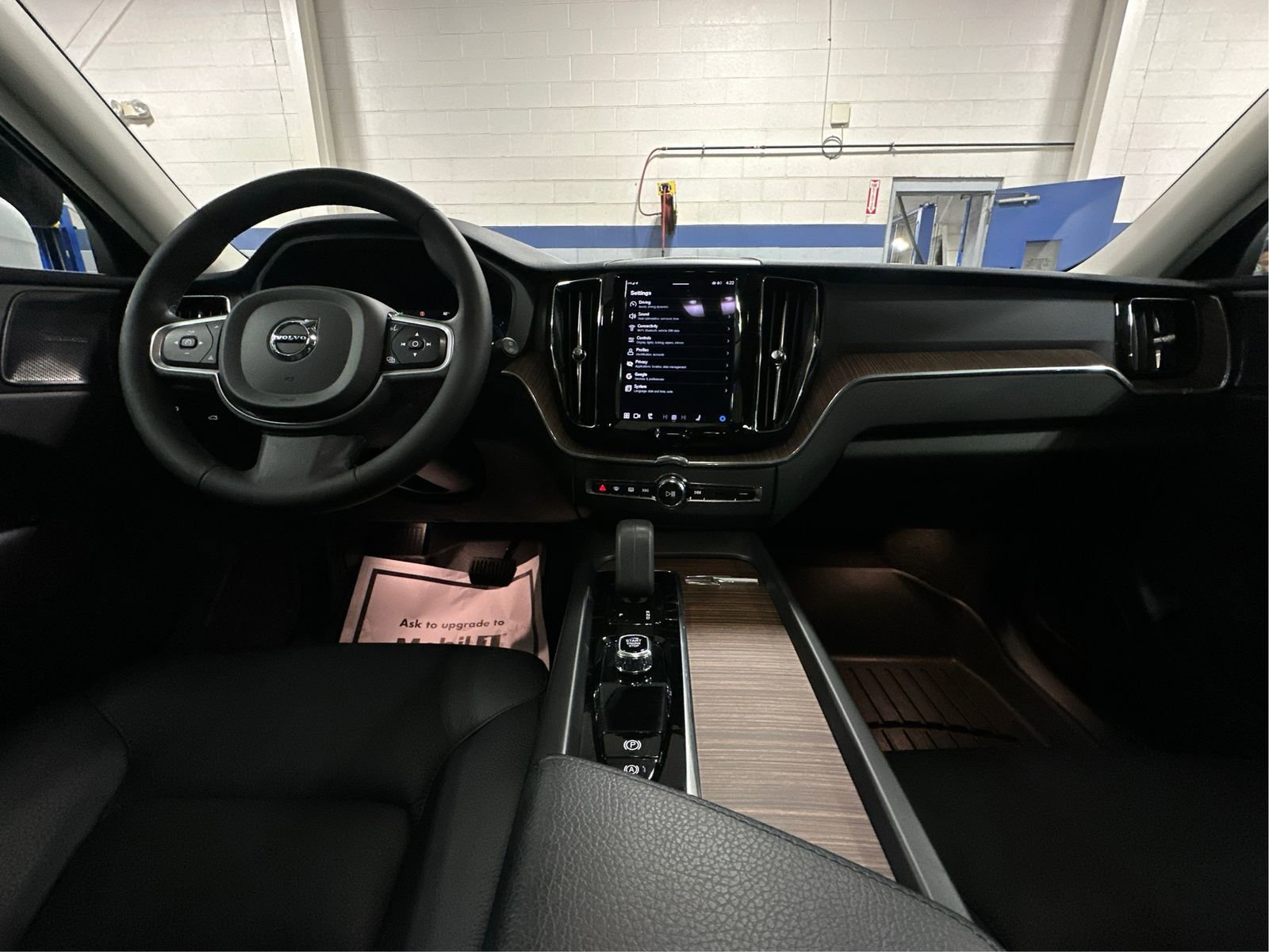 Used 2022 Volvo XC60 B5 Momentum w/ Climate Package image 26