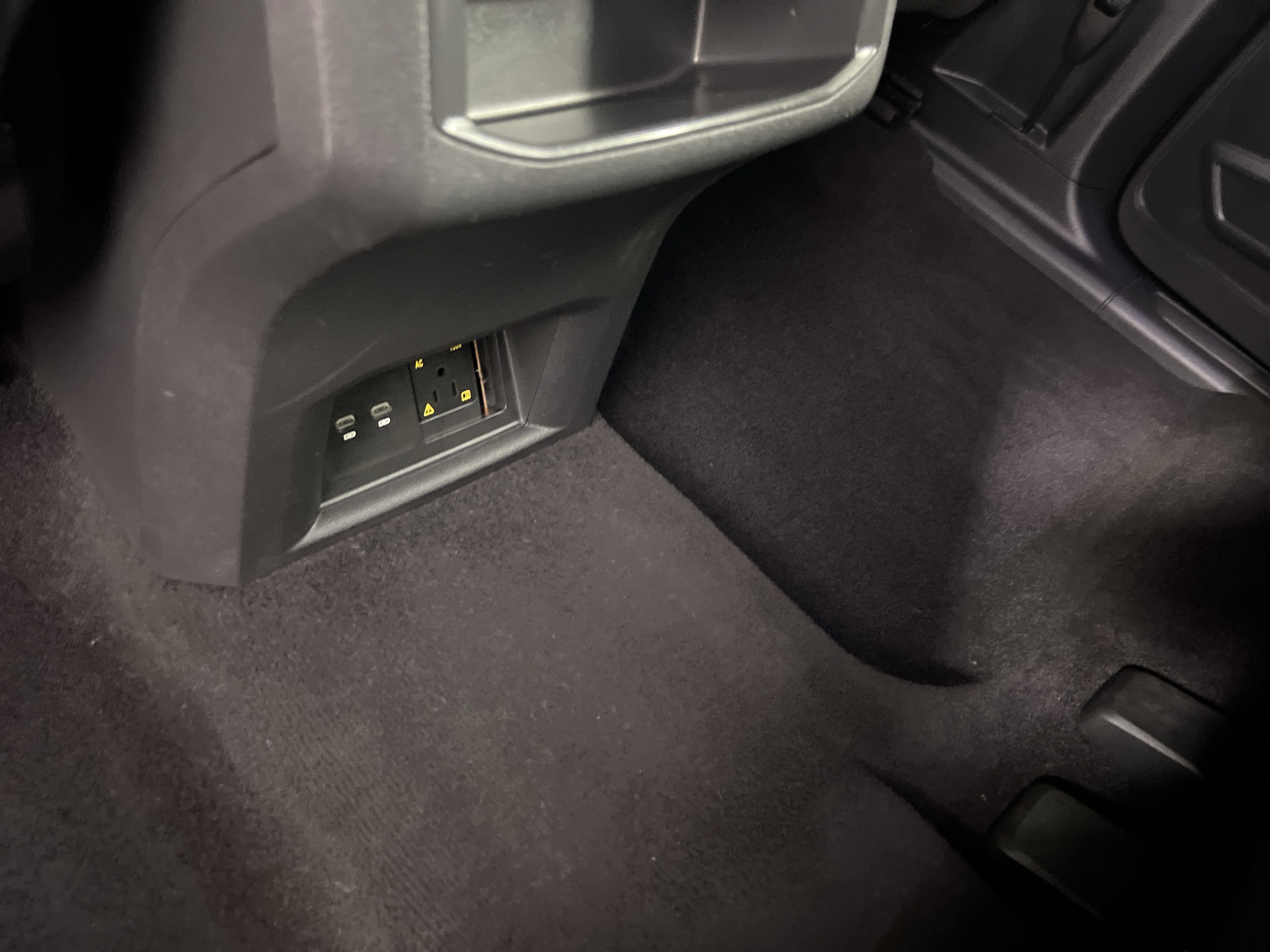 Used 2021 Volkswagen Atlas Cross Sport SE image 11